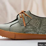 Home 22 버섯 소재의 산업 혁신 사례 - A close-up of a sustainable fashion accessory made from mushroom mycelium leather, displayed on a mi...